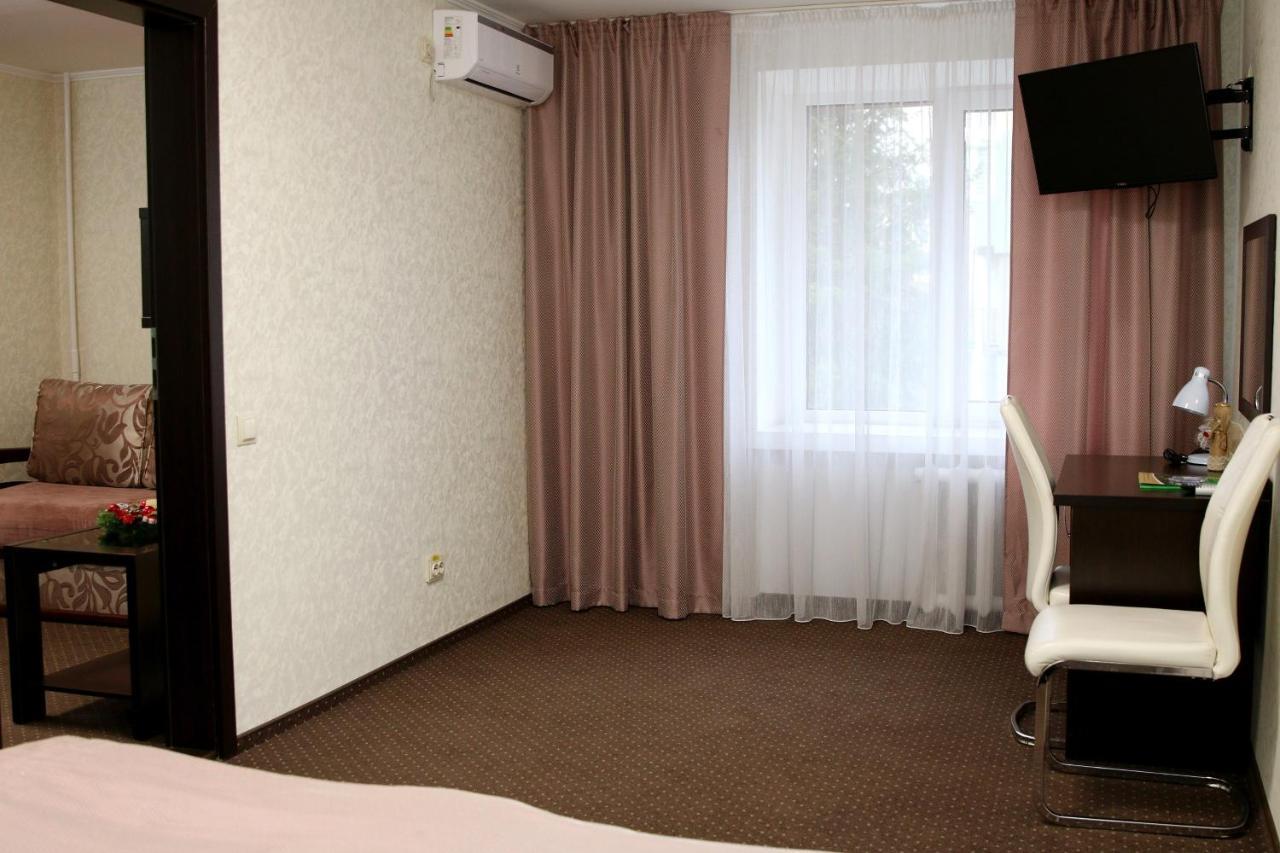 Hotel Tourist 리우네 외부 사진